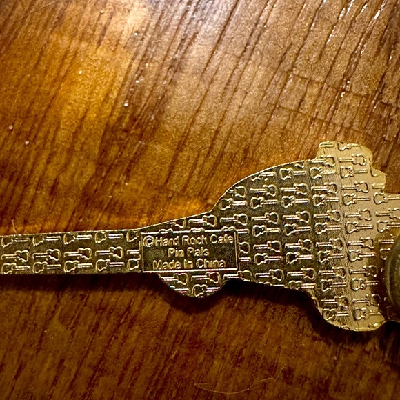 Hard Rock Cafe New York Cab Pin - Picture 2 of 3